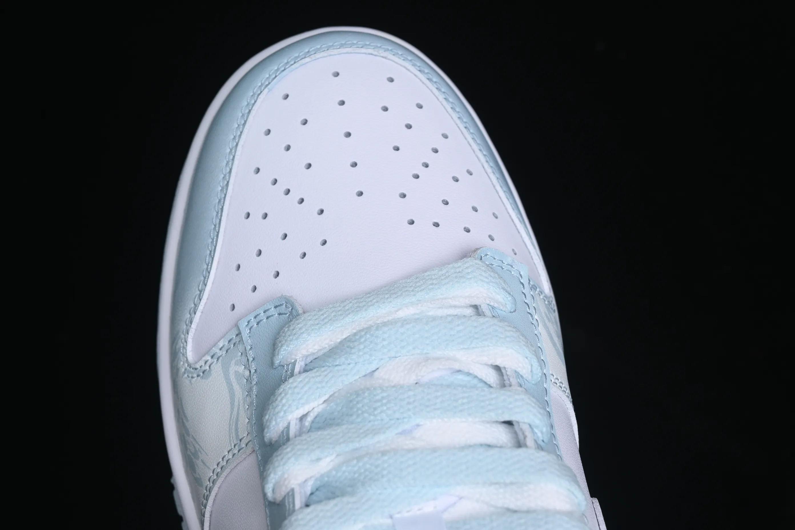 All Categories Nk SB Dunk Series Nk SB Dunk Low Low-top sneakers Nk Dunk low Year of the Dragon Limited Royal Dragon Blue and White White and Blue New Chinese style Low-top casual sneakers DV0833-104